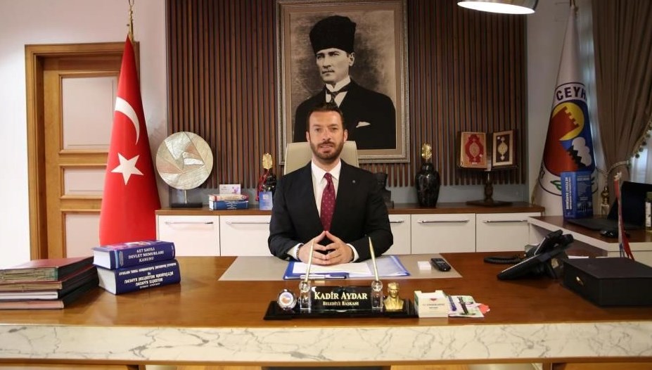 ceyhan belediye baskani kadir aydara hapis cezasi ve siyasi yasak