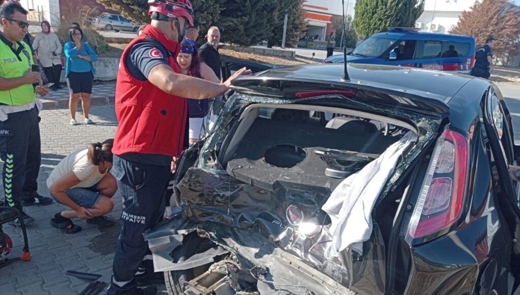 edremitte 3 arac trafik kazasi yapti 4 yarali