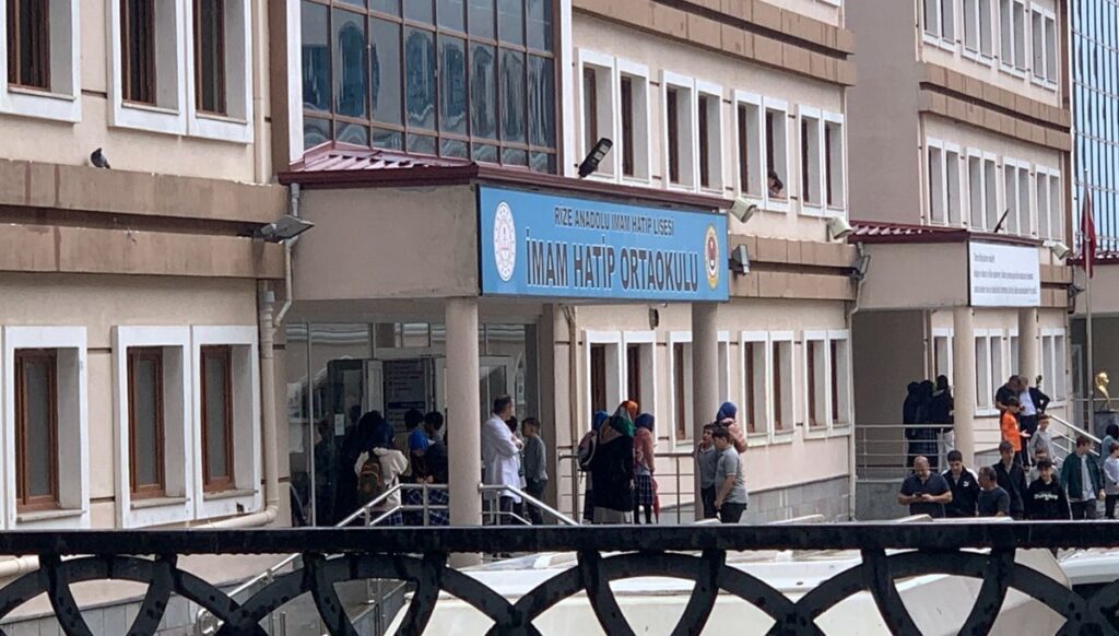 okulda feci olum 14 yasindaki gizem yangin merdiveninden dustu