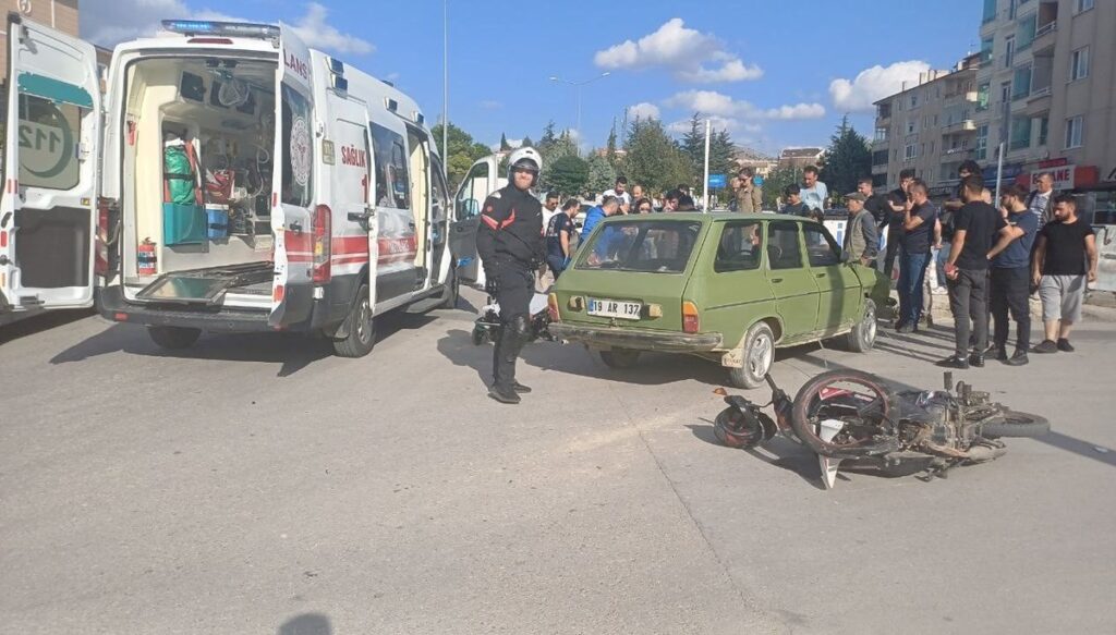 otomobil ve motosiklet carpisti 2 yarali