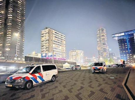 rotterdamda bicakli saldiri 1 kisi oldu