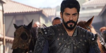 yeni-imaji-dikkat-cekti-burak-ozcivitten-londrada-aile-pozlari-1749798605109.jpeg